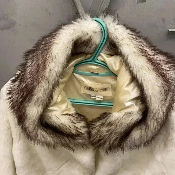 Faux fur vintage winter  coat with tree details - Picture 2 of 11